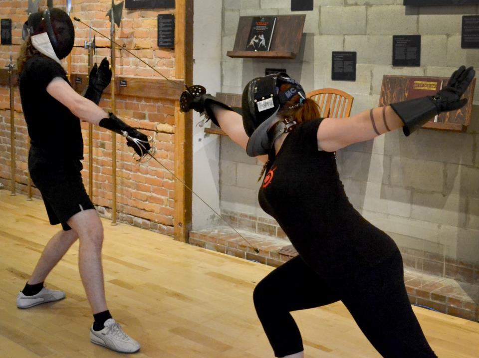 Rapier fencing training at Academie Duello